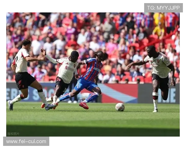 阿尔瓜西尔:很高兴首发有9名青训;这场平局会是赛季转折点 阿尔瓜西尔:很高兴首发有9名青训;这场平局会是赛季转折点